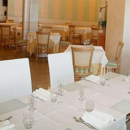 Ristorante Continental Ξενοδοχείο 4*
